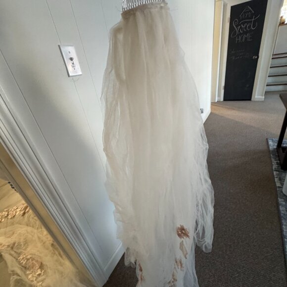 Bridal Floor-Length Veil with Blush Floral Appliqué main image 3